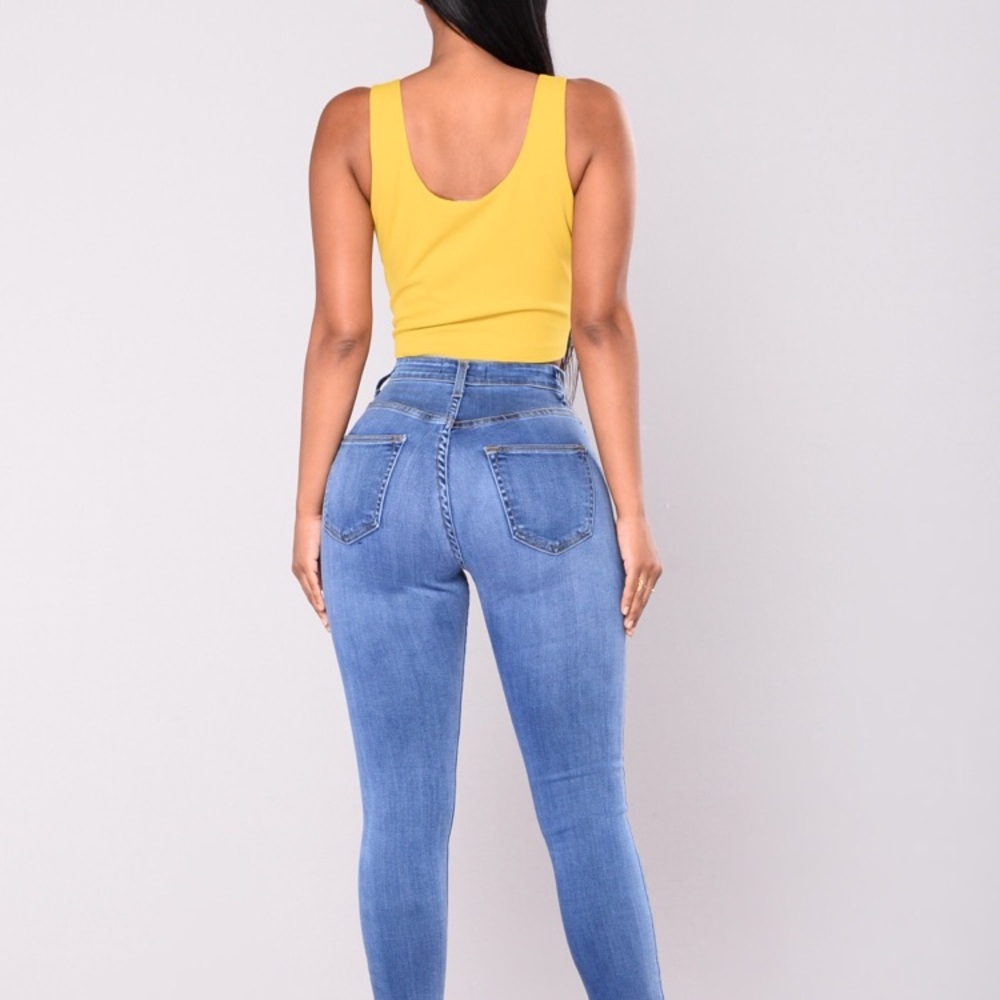 Sexy high waisted jeans for the thick